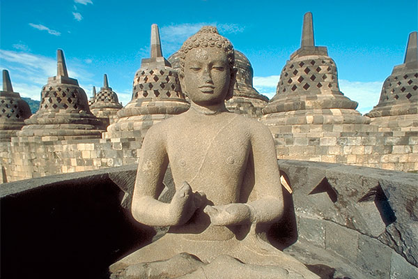 Borobudur-Buddha-statue-600